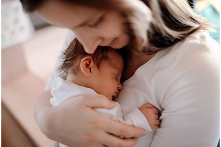 Có nên dùng tinh dầu hoa anh thảo cho phụ nữ cho con bú? 1 Có nên dùng tinh dầu hoa anh thảo cho phụ nữ cho con bú? 1