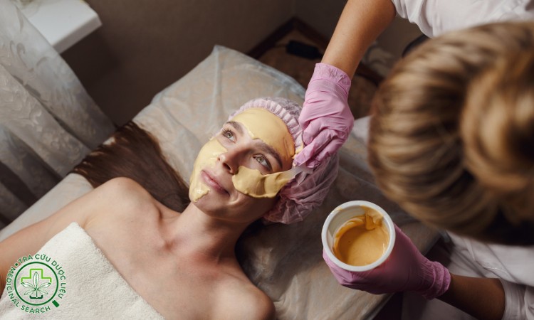 Mặt nạ sữa ong chúa, lòng đỏ trứng gà và mật ong 1 Mặt nạ sữa ong chúa, lòng đỏ trứng gà và mật ong 1