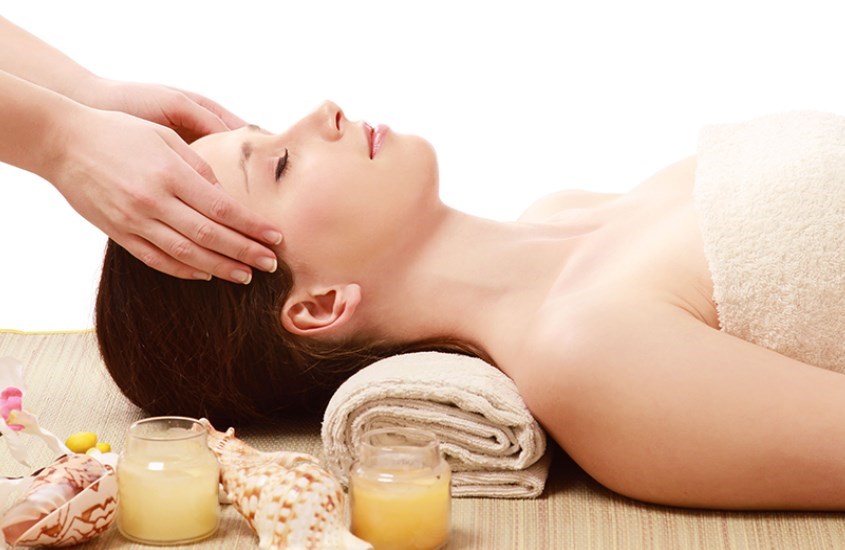 Massage mặt trong sữa ong chúa nguyên chất 1 Massage mặt trong sữa ong chúa nguyên chất 1